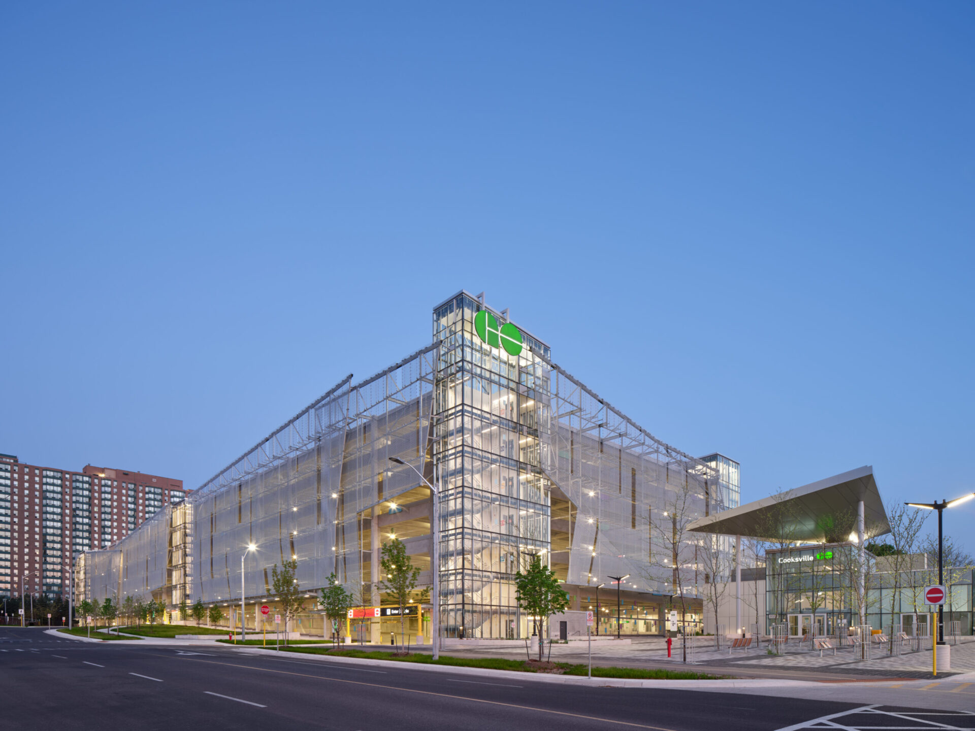 Holiday inn & suites by holiday inn & suites with modern architecture.