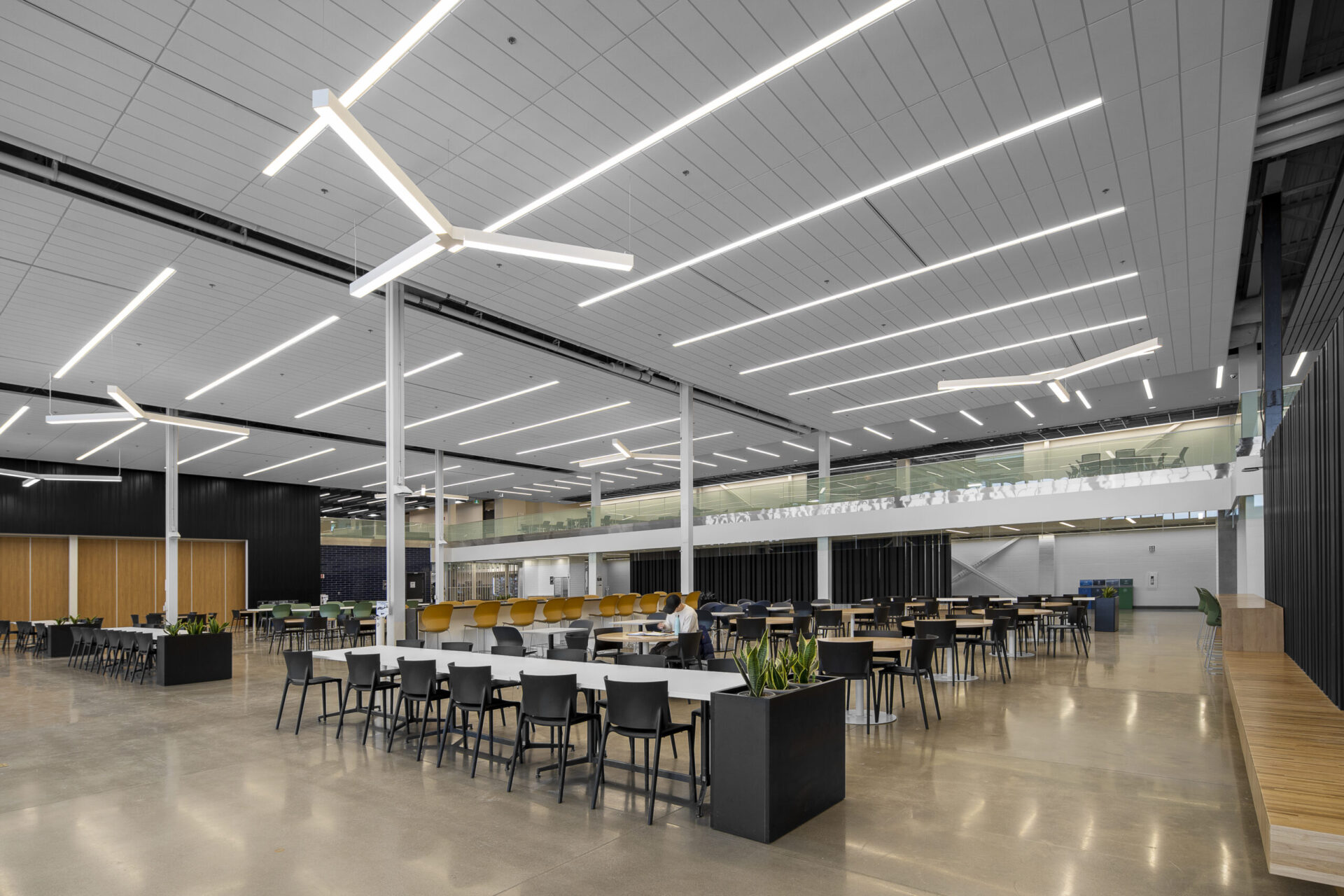 A large open space with tables and chairs designed for engineering and architecture discussions.