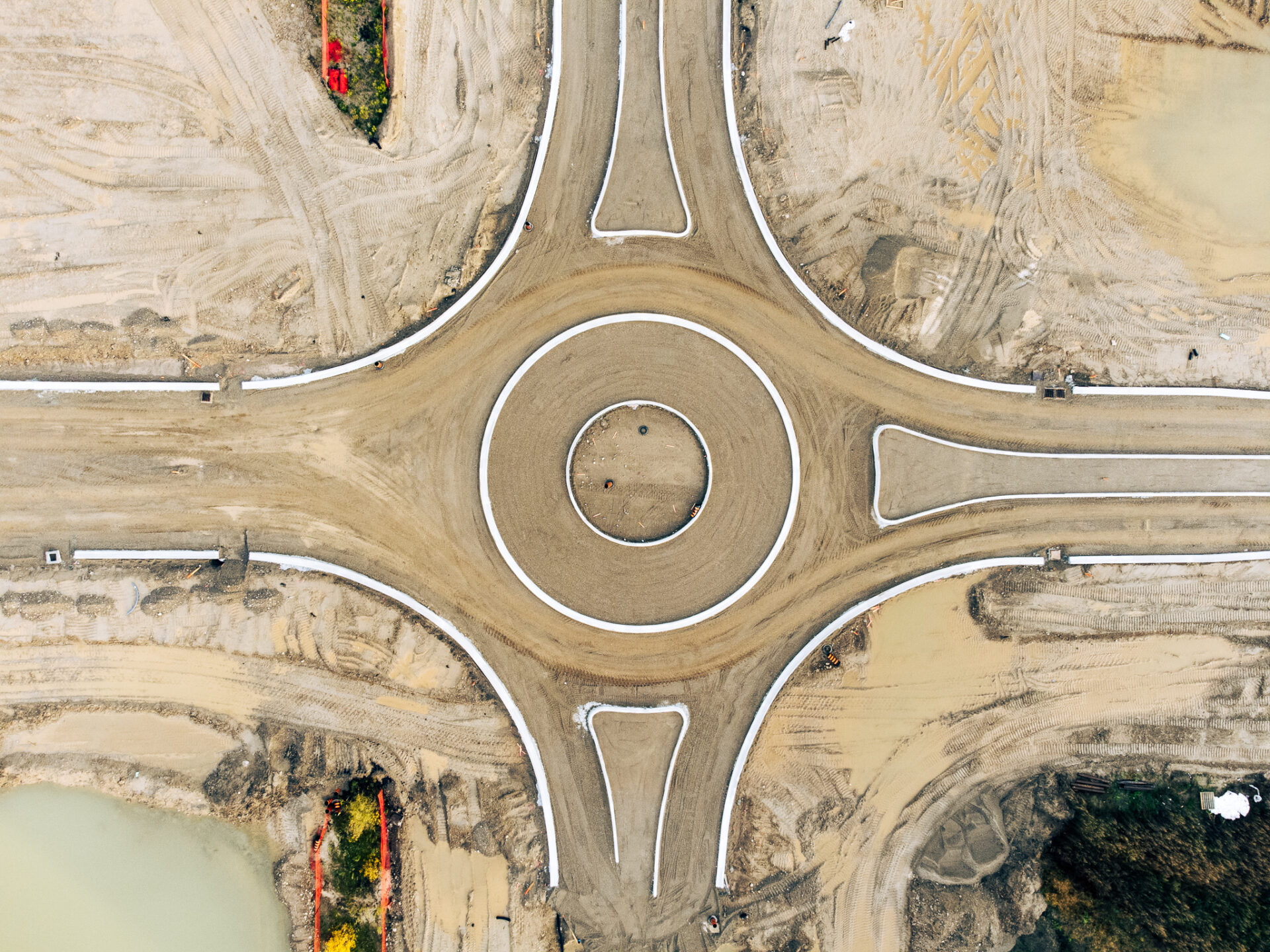 Bird's eye view of the region's first dutch roundabout under construction
